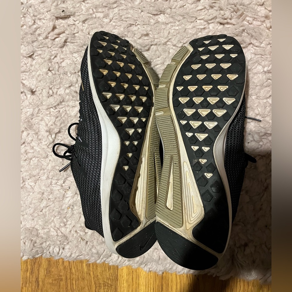 Nike Woman’s Quest Black with Metallic Gold Swoosh Running Shoes. Size 11. - Picture 5 of 8